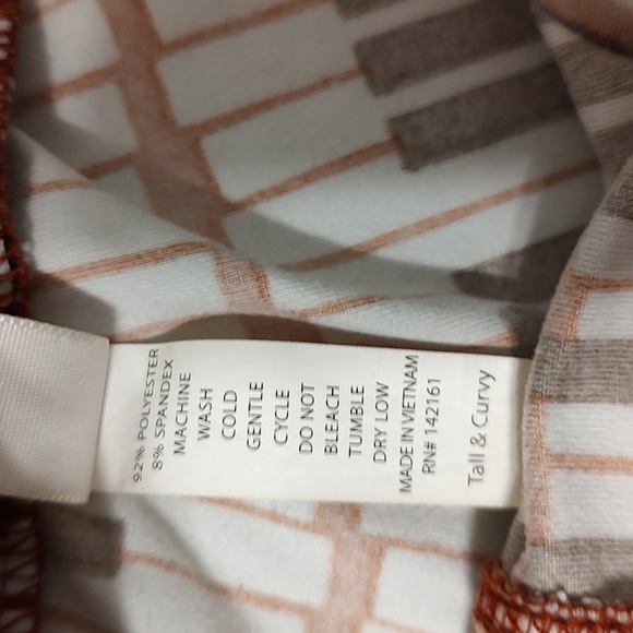 LuLaRoe Piano Keys Tall and Curvy Leggings - Picture 11 of 11